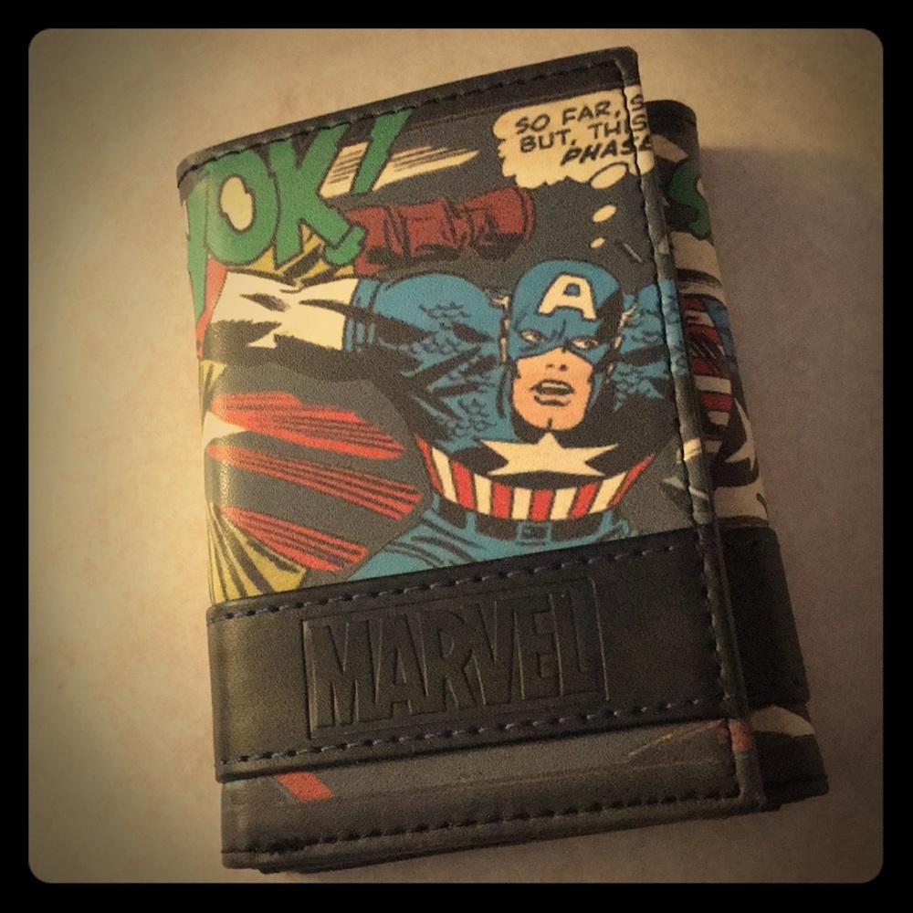 Marvel Captain America comic strip wallet NWT